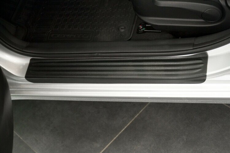 Накладки на внутренние пороги задних дверей для Kia Cerato 2013-2016 (седан)  шагрень