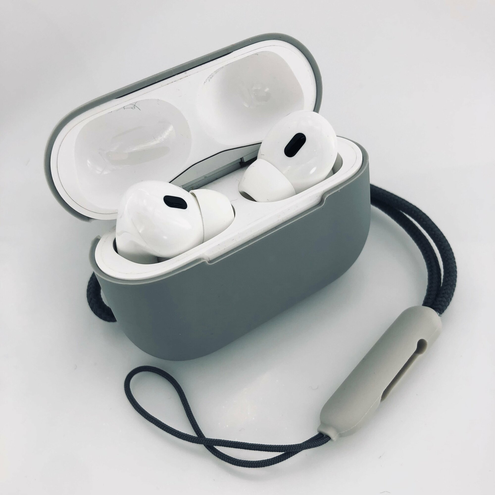 Силиконовый чехол для AirPods Pro 2 с ремешком ультратонкий gray