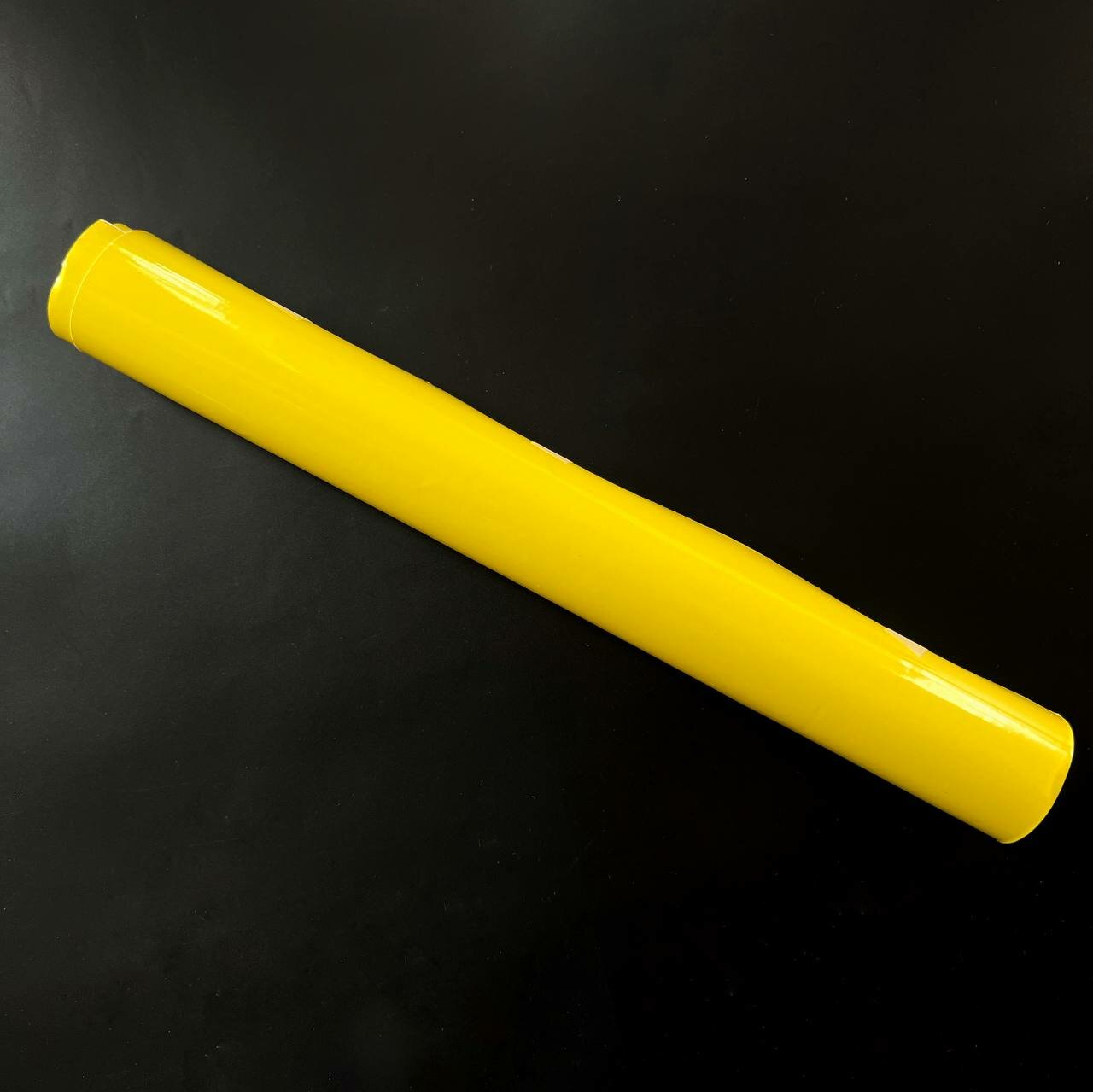 Плёнка самоклеящаяся цвет лимон Oracal. Пр-во Германия. Размер 0.3х0.25, в комплекте 3 штуки.