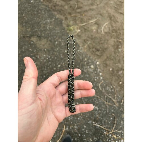 Темляк из паракорда на нож, сумку, одежду брелок.