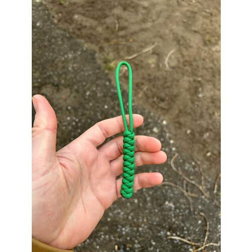 Темляк из паракорда на нож, сумку, одежду брелок.