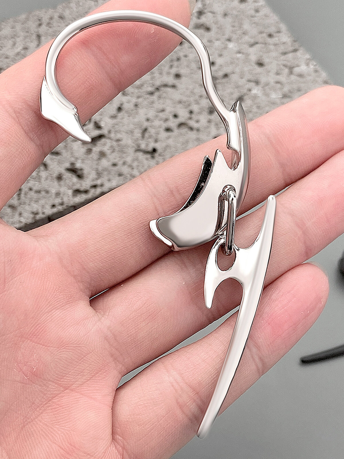 Моносерьга кафф, размер 94 мм, серебряный — фото 1