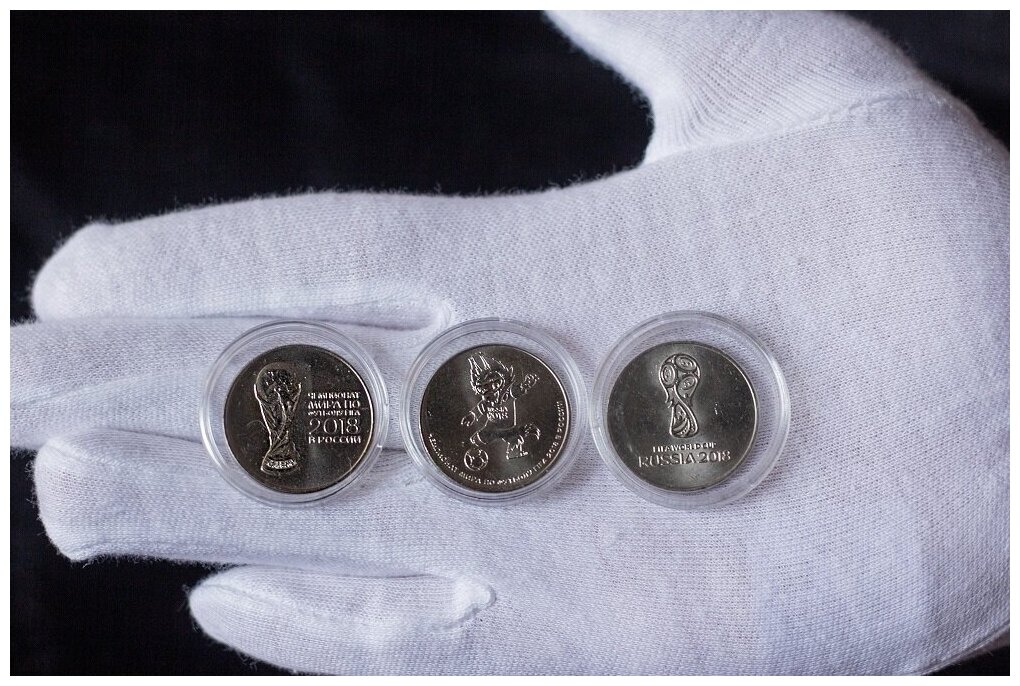 Подарочный набор из 3-х монет 25 рублей в капсулах. Чемпионат мира по футболу FIFA 2018, Россия, 2018 г. в. Монета в состоянии UNC (без обращения)