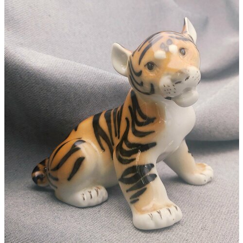 Статуэтка Тигренок, фарфор, роспись, Ленинградский фарфоровый завод (ЛФЗ), скульптор Б. Я. Воробьев, СССР, 1970-1980 гг.