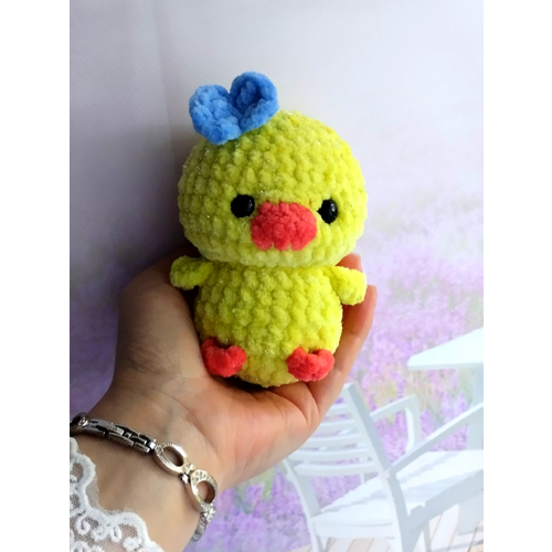 Вязаный плюшевый утёнок