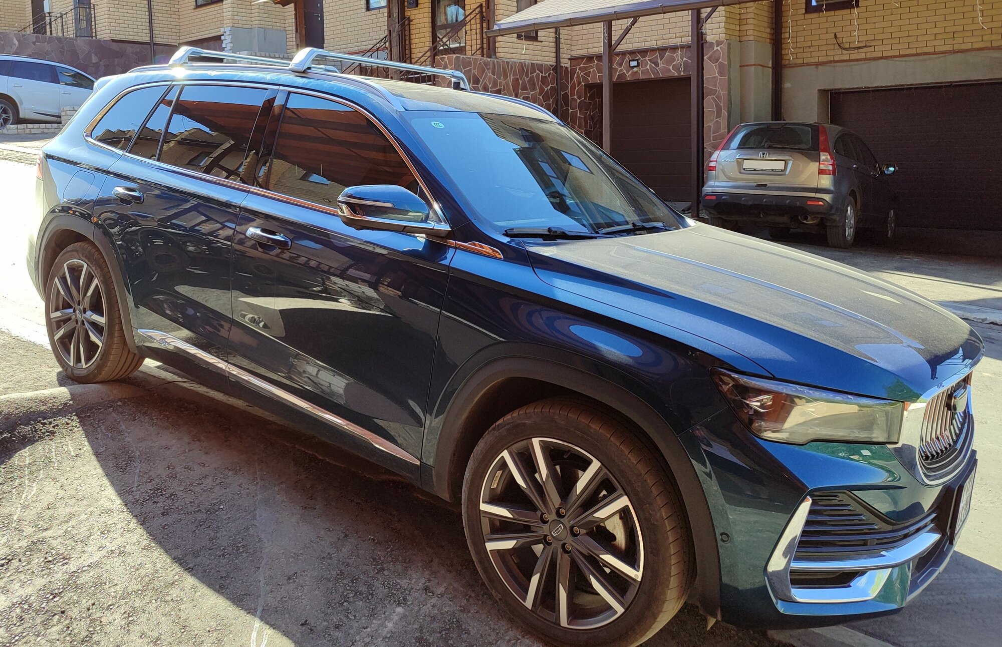Багажная система на крышу Geely Monjaro (Дуги на рейлинги)