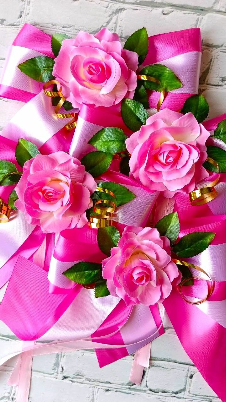 Банты на ручки свадебного автомобиля (к ленте ярко-розового цвета с розовыми розами)- 4 шт.