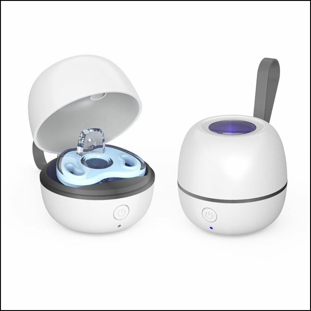 Эксклюзивный ультрафиолетовый стерилизатор для детских сосок и пустышек компактный контейнер с мощностью 2.5W обеспечивающий надежную дезинфекцию принадлежностей.