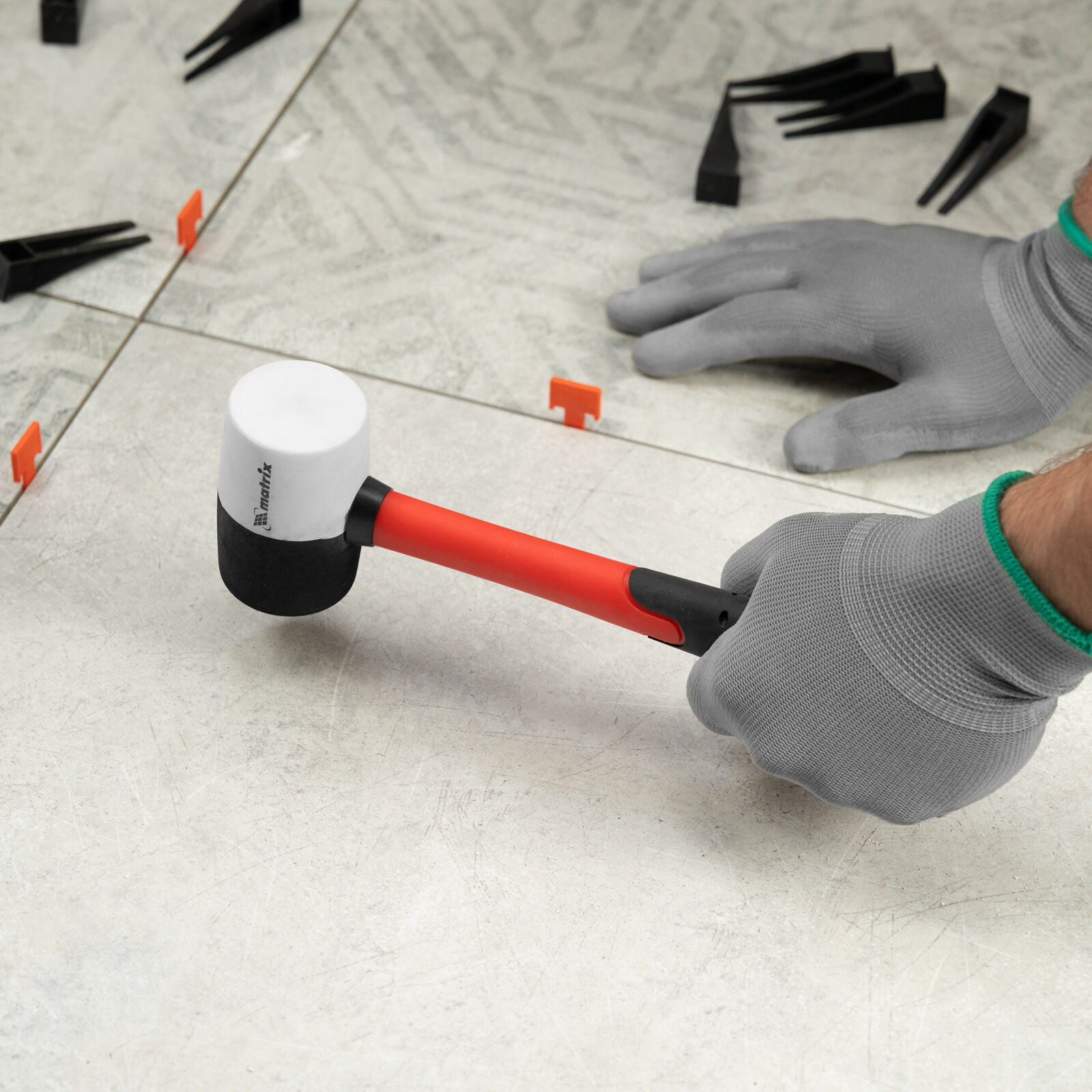 Киянка резиновая 225 г черно-белая резина фибергласовая рукоятка// Matrix