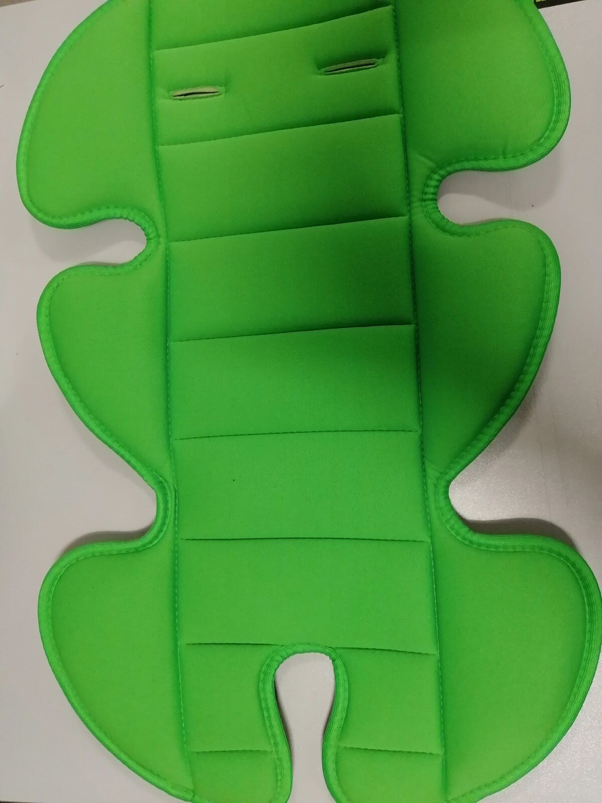 Вкладыш для детского автокресла сплошной зеленый