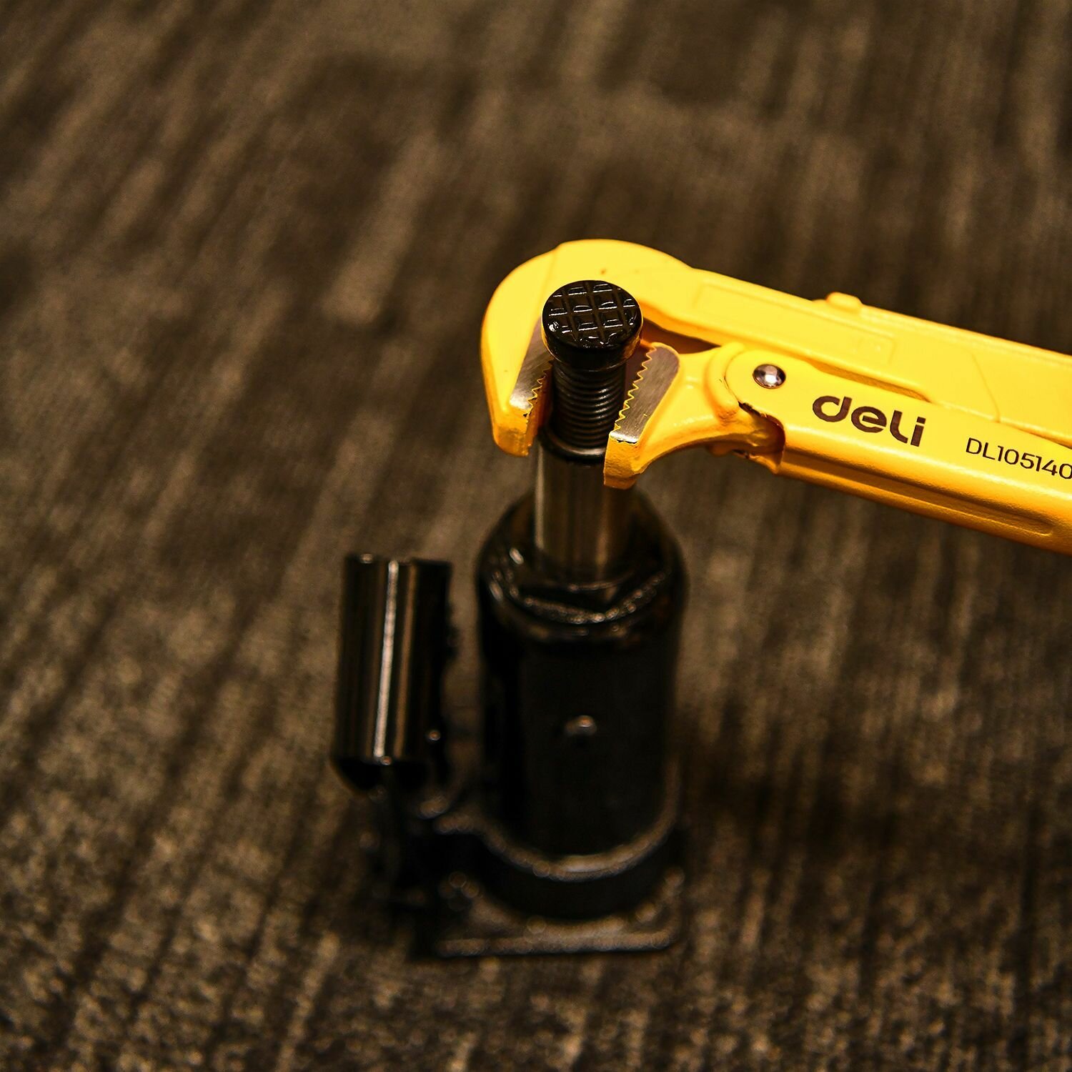 Ключ трубный рычажный №1 прямые губки литой сантехнический тип "L" Deli DL105140 315мм (раскрытие губок 0-40мм, сталь Cr-V)