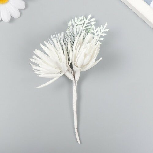 Декор для творчества Веточка ели с цветком 16х8 см 419₽