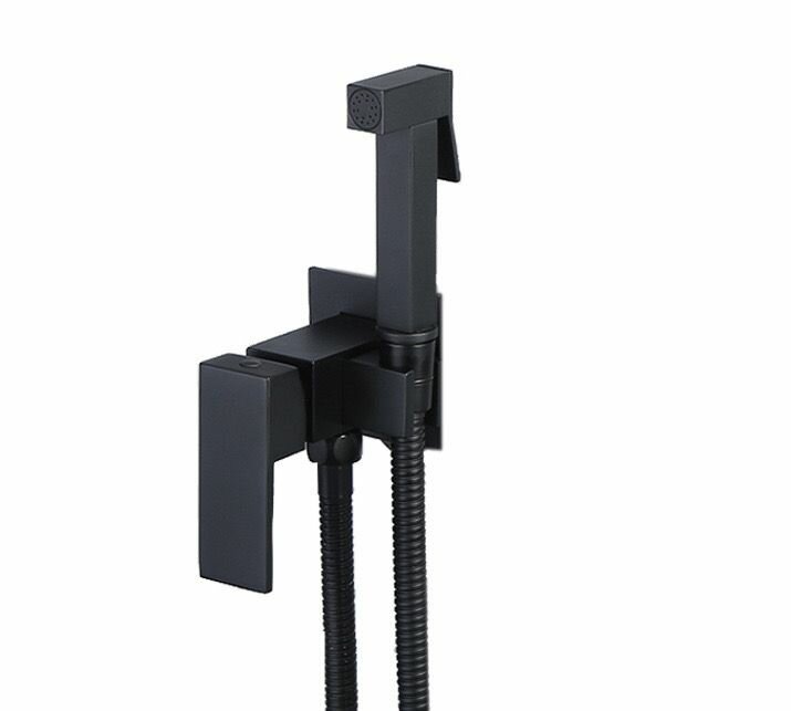 фото Смеситель гигиенический черный Квадрат СКвЧг