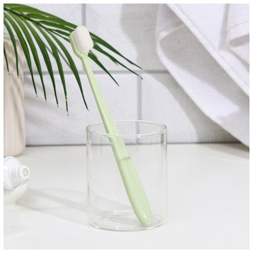 Сверхмягкая зубная щётка 10000 щетинок ровная зелёная 486₽