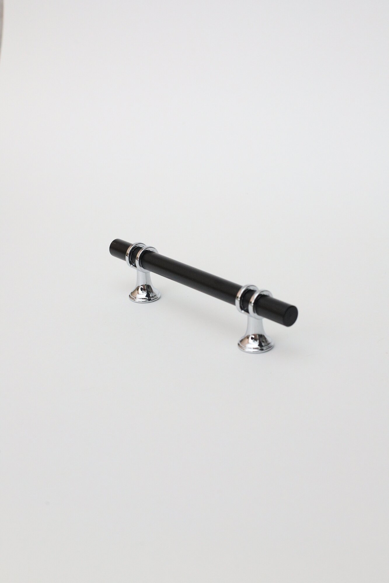 Мебельная ручка черная / Ручки для мебели "Silver Light" - 96mm - фотография № 1