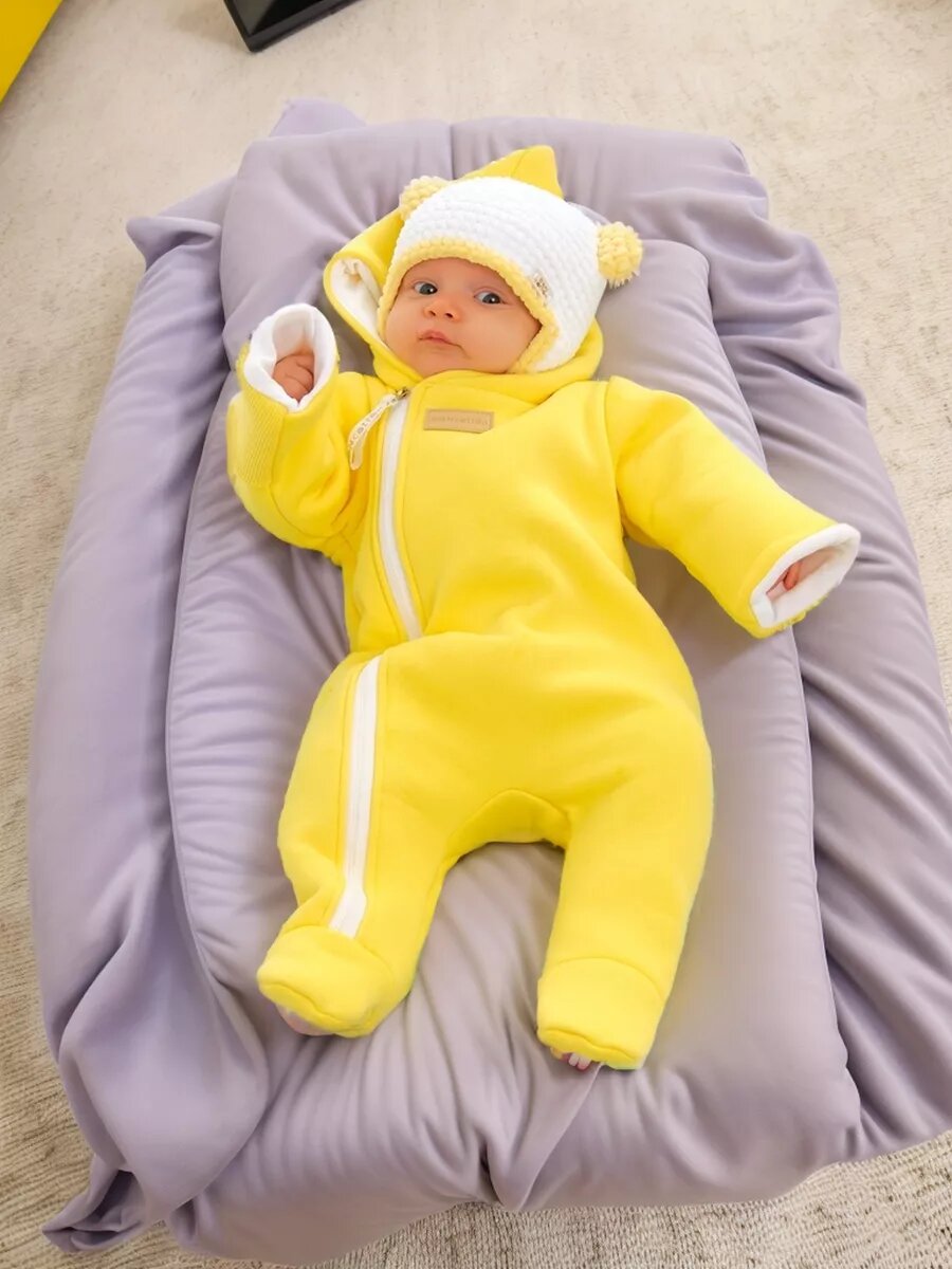 Теплый комбинезон для новорожденного малыша на выписку