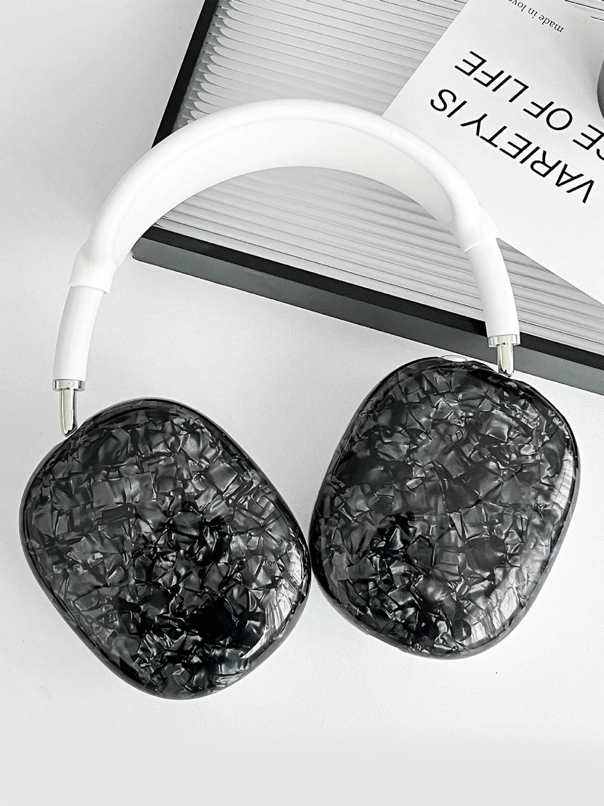 Чехол на наушники Apple AirPods Max силиконовый "Жемчужный", черный