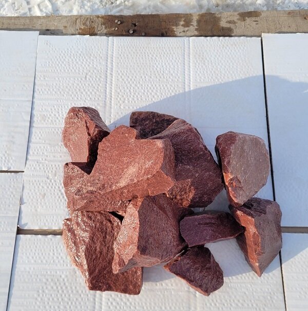 Малиновый кварцит колотый камни для бани сорт премиум 7-16 см 15 кг