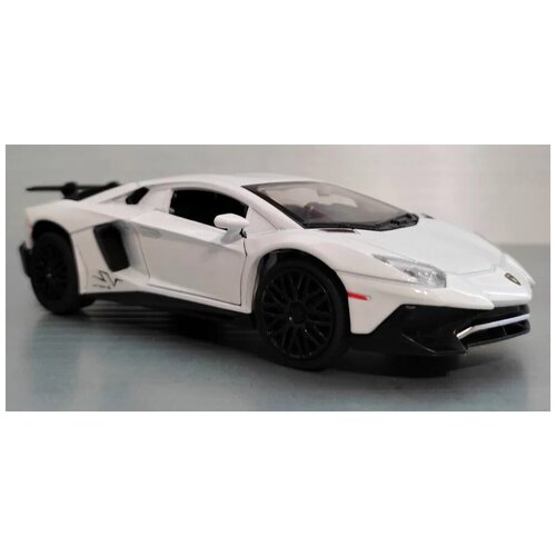 Машинка Lamborghini Aventador Ламборгини металлическая белая 1:32