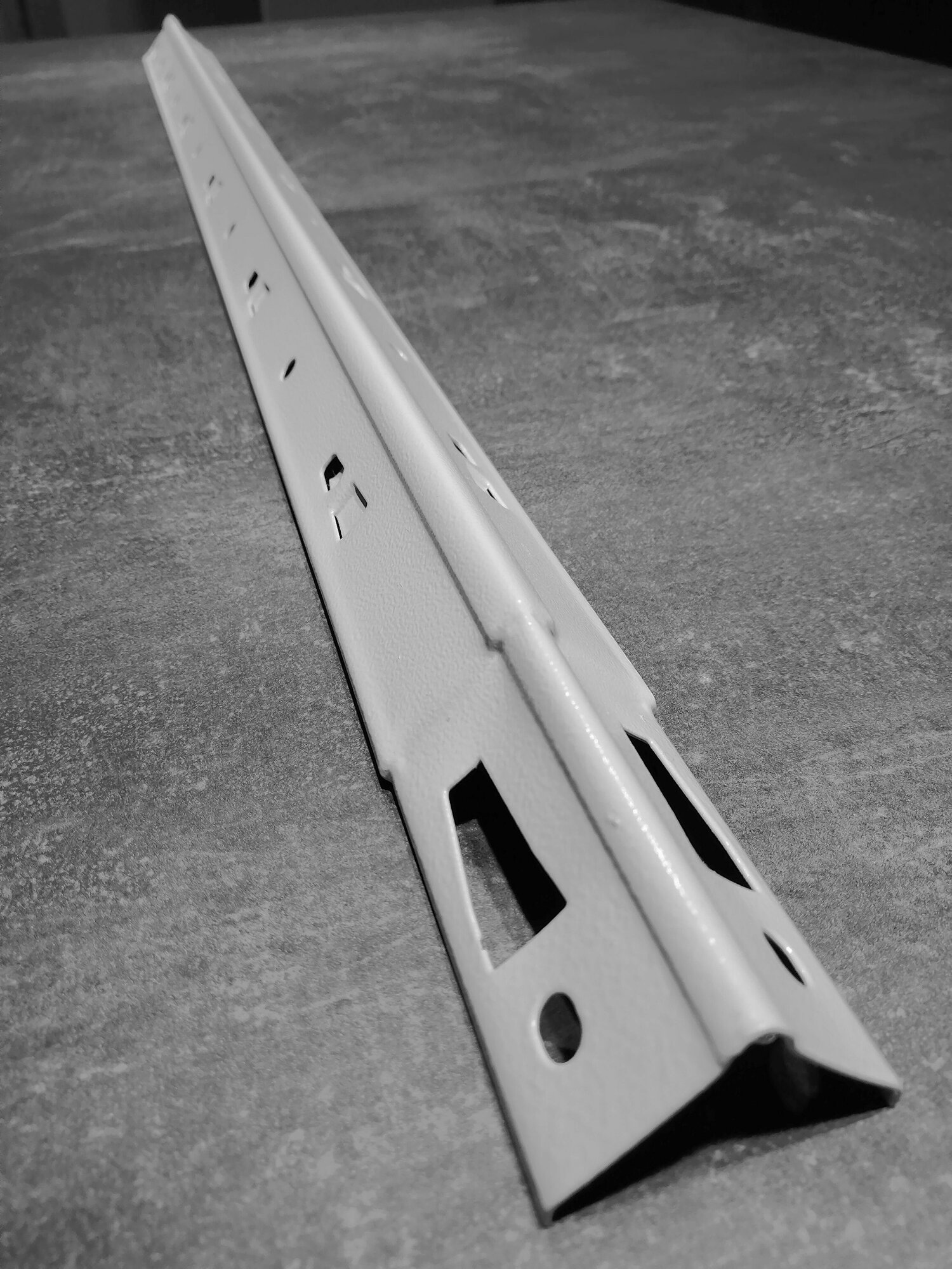 Стойки металлические для стеллажа серии СБ 827 комплект 4  +комплект подпятников
