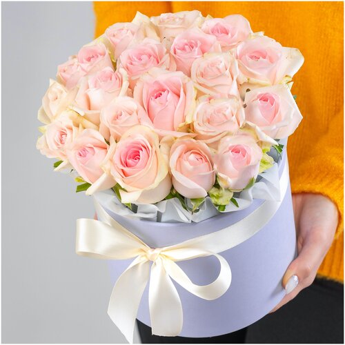 19 Светло-Розовых Роз (40 см.) в коробке
