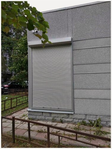 Изображение товара Роллеты / рольставни 800*1200 / в санузел / на окна , на механическом управлении, цвет- серебристый металлик RAL 9006