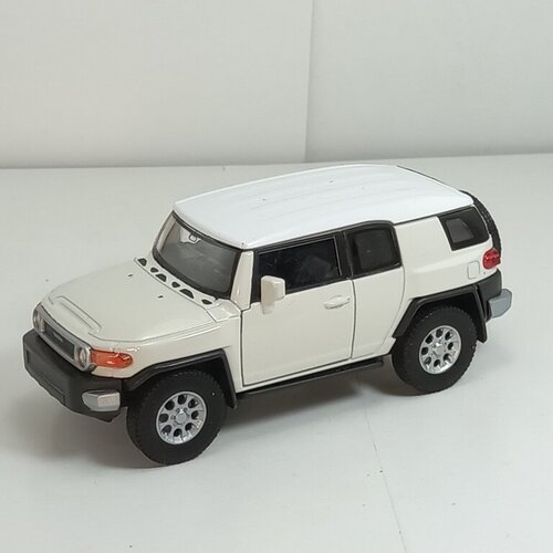 машина welly 1 34 39 toyota fj cruiser big wheel синий 47003 Металлическая машинка 1:34-1:39 TOYOTA FJ CRUISER, белый 43639L-D Welly