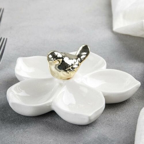 Менажница керамическая 5 ячеек Magistro Голубка 15565 цвет белый с золотом 1214₽