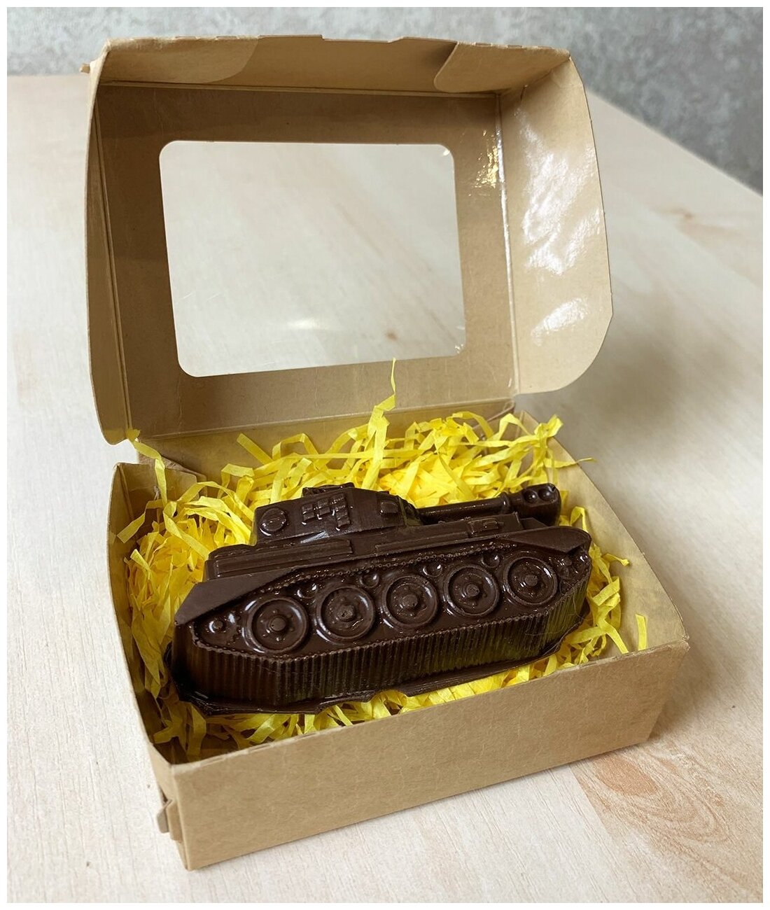 Шоколад фигурный темный "Танк" 90г - фотография № 1