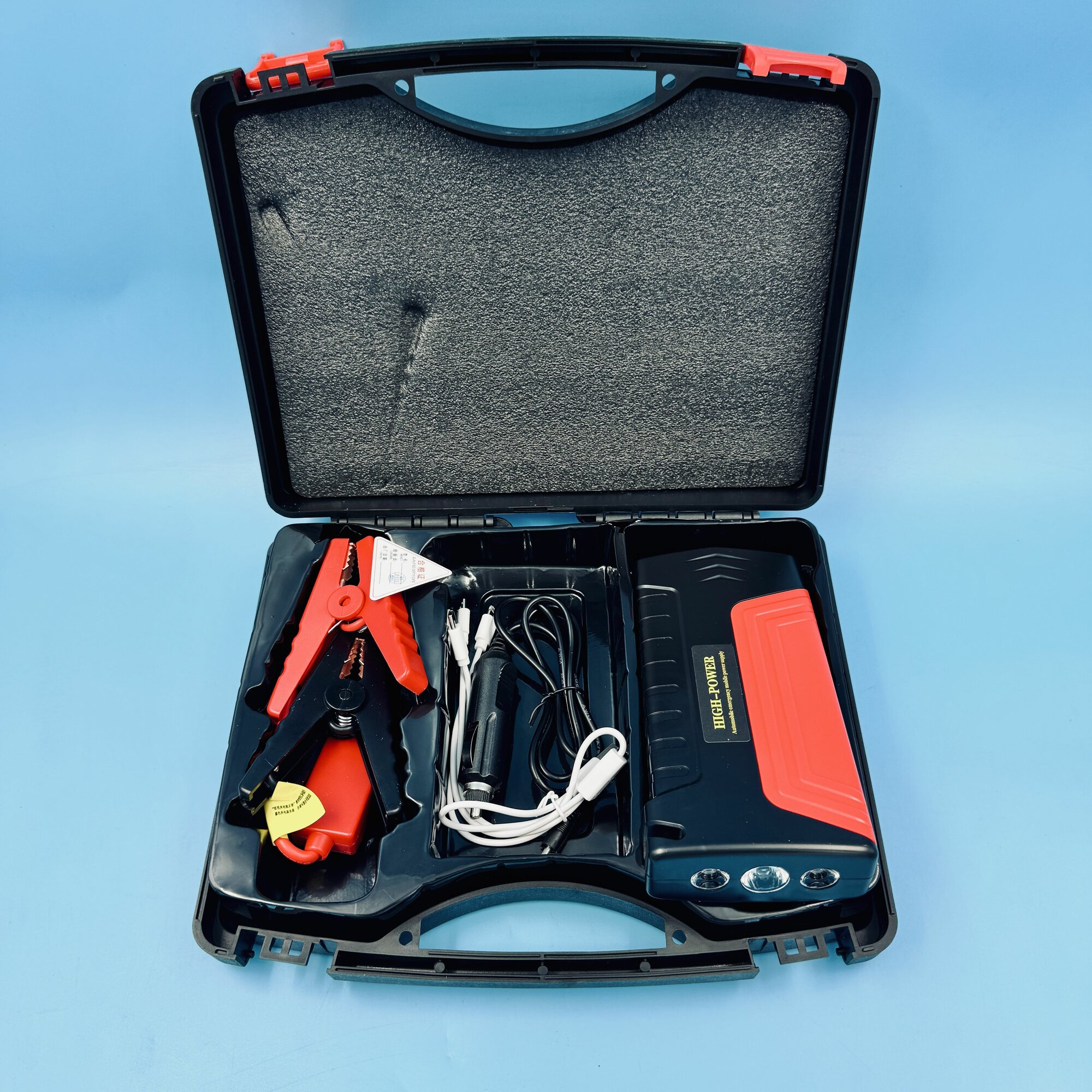 Портативный бустер jump starter пуско-зарядное устройство для автомобиля 12В с Power Bank и фонарём