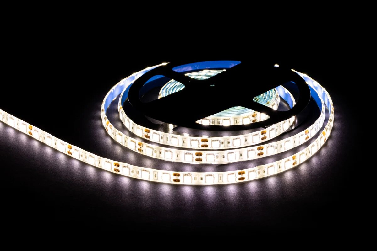 Светодиодная лента OGM 12В 144Вт/м smd5050 60д/м ip65 12лм/чип подложка 10мм 5м 4000к. / LSE-274