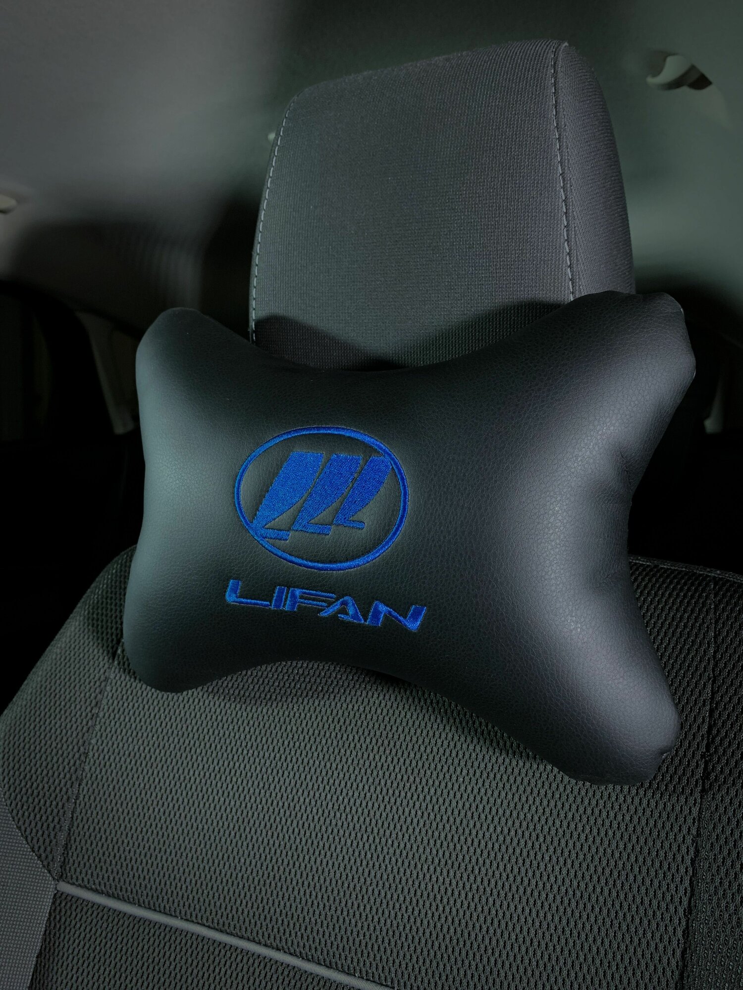 Подушка на подголовник для автомобиля Lifan