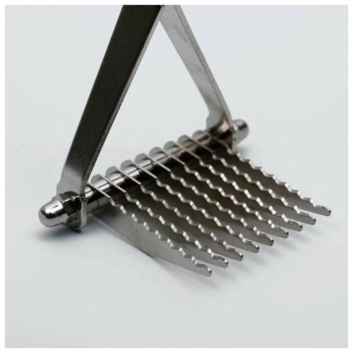 фото Колтунорез-грабли, 9 лезвий, с косточками на ручке, чёрно-красный