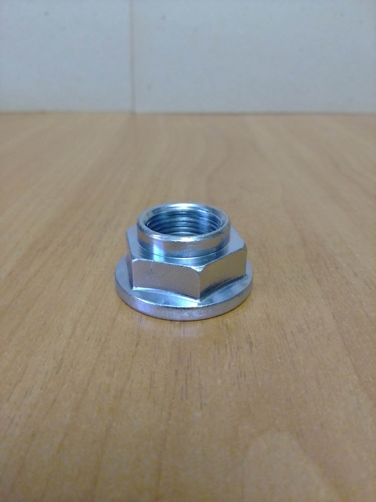 фото Гайка М20х1.5 хвостовика Волга, Газель забивная,3110-2402042. ОАО ГАЗ.