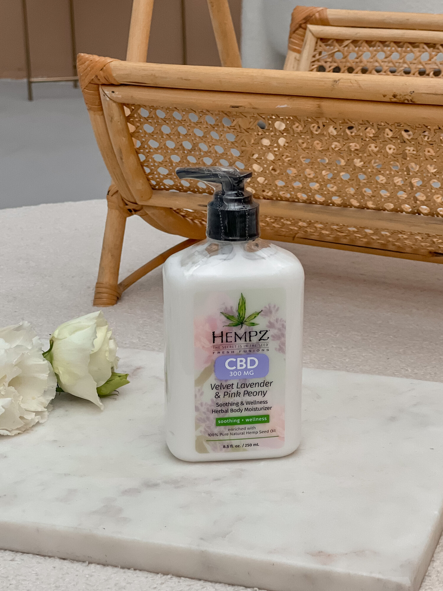Изображение Hempz Молочко для тела Ароматерапевтическое масло Лаванды и Розовый пион CBD Aromatherapy Velvet Lavender&Pink Peony Oil 250 ml