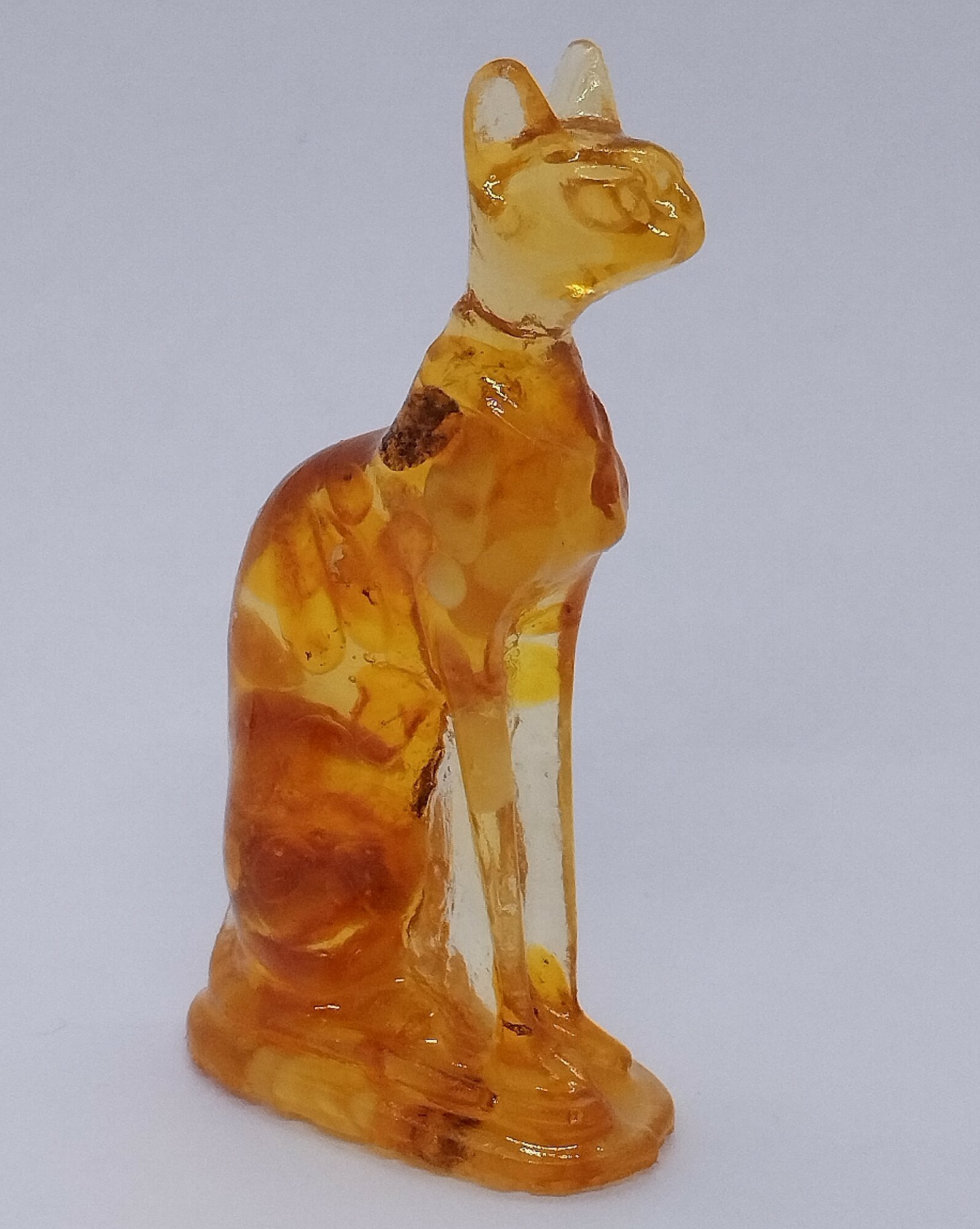 Янтарная фигурка Кошка сфинкс, 20 г. — фото 1