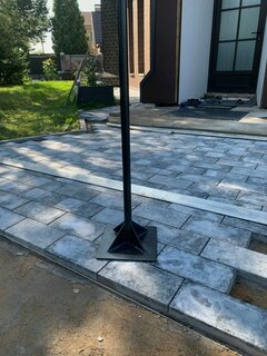 Изображение товара Удобная в работе трамбовка для подготовки любого основания. Не вызывает боль в руках от вибрации от любых ударов. Работать ею приятно. Вес 9 кг, высота 1,5 м. Пластина 250Х250, толщиной 8 мм