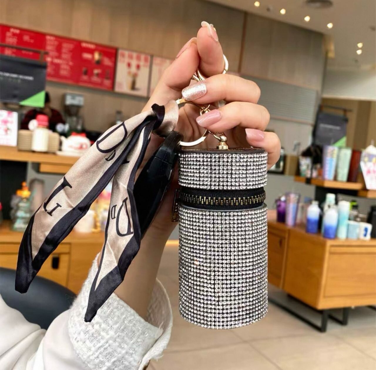 Украшение на сумку Louis Vuitton, коричневый