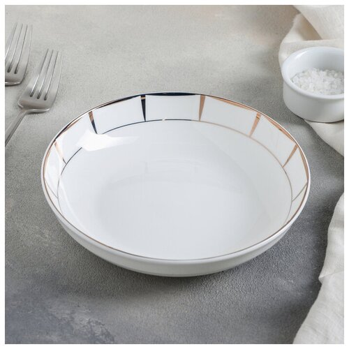 Тарелка фарфоровая пирожковая «Аврора», 560 мл, d=18 см, цвет белый