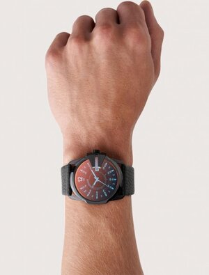 Наручные часы DIESEL Master Chief DZ1657, черный, красный — купить в  интернет-магазине по низкой цене на Яндекс Маркете