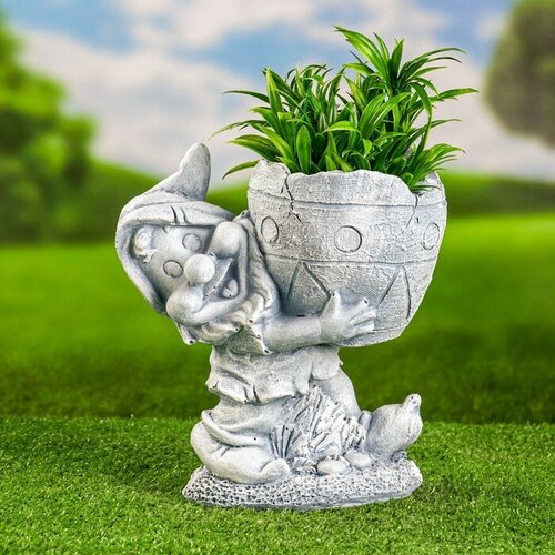 Садовая фигура Гном с кашпо камень 25х24см 2009₽