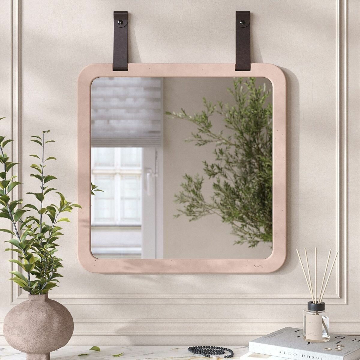 Зеркало для гостиной Aura Square M настенное квадратное, на кожаных ремнях 60х60 см, бетон, розовое матовое
