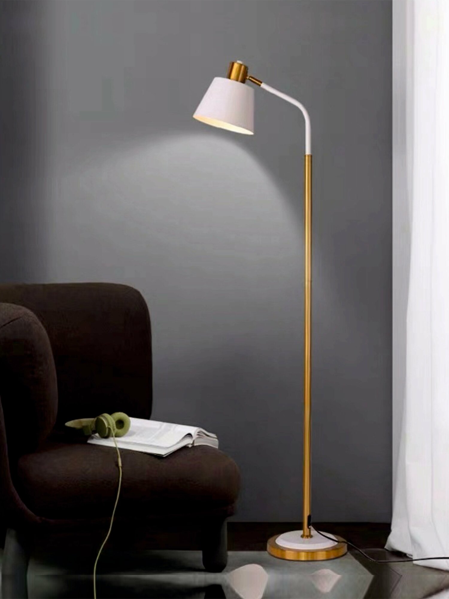 Торшер в стиле минимализм