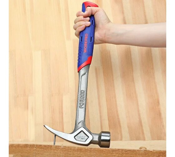 Молоток-гвоздодер , кованый, 560 г, обрезиненная ручка, стальной боек, WORKPRO WP241015 — фото 1