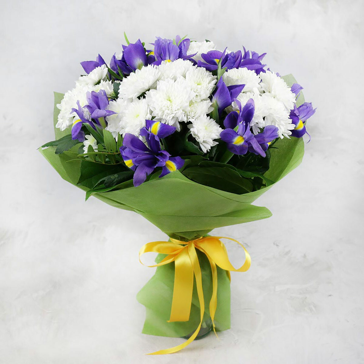 Букет Букет Маркет "Ирисы и Хризантемы" на день рождения 8 марта 23 Февраля