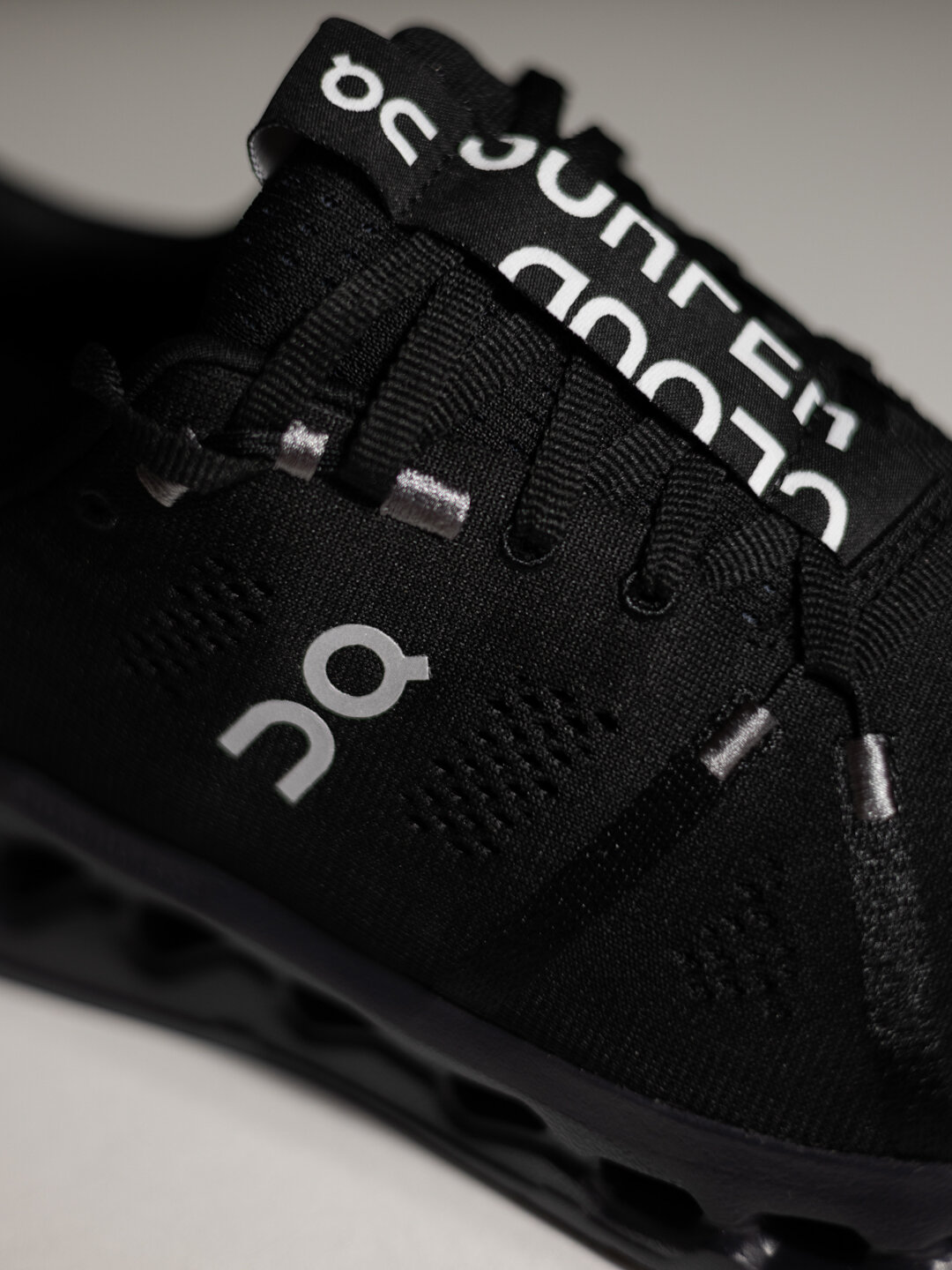 Кроссовки On ON Cloudsurfer, полнота F, размер 44,5 EU, black — фото 1