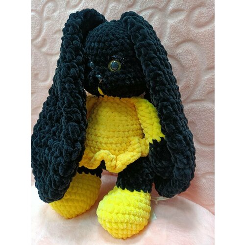 Вязаная игрушка ручной работы из плюшевой пряжи , Заяц- жёлтый с чёрным