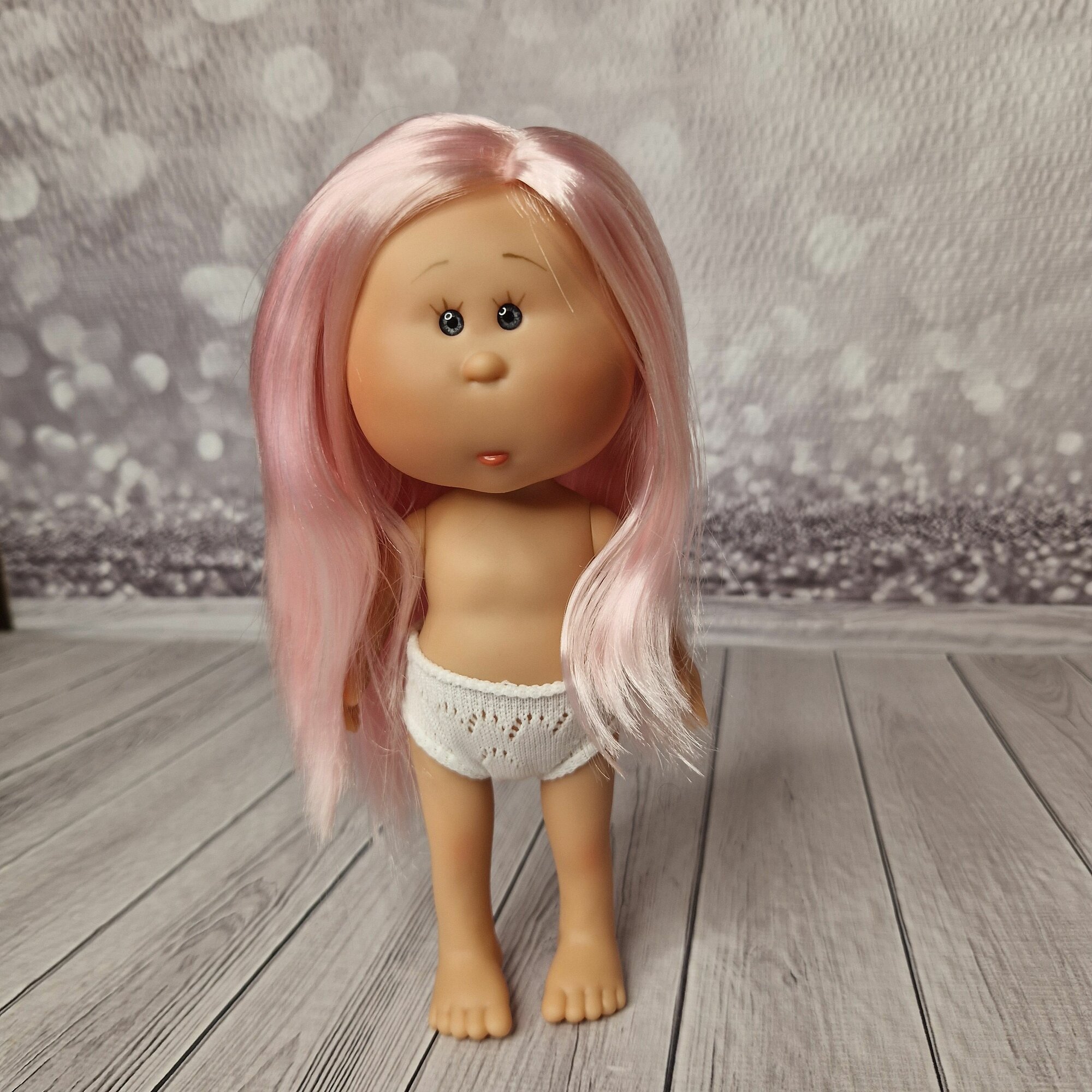 Кукла Nines виниловая MIA мини Миа с розовыми волосами, 23см (Испания) булочка