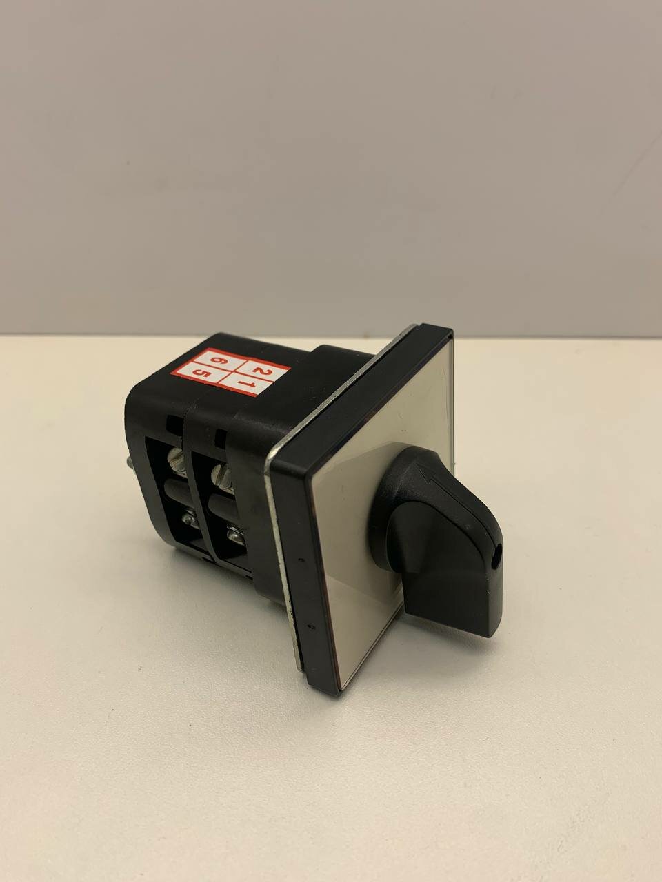 ПК16-12С2001 УХЛ3, Переключатель коммутационный, 16A, 380-220V, IP30