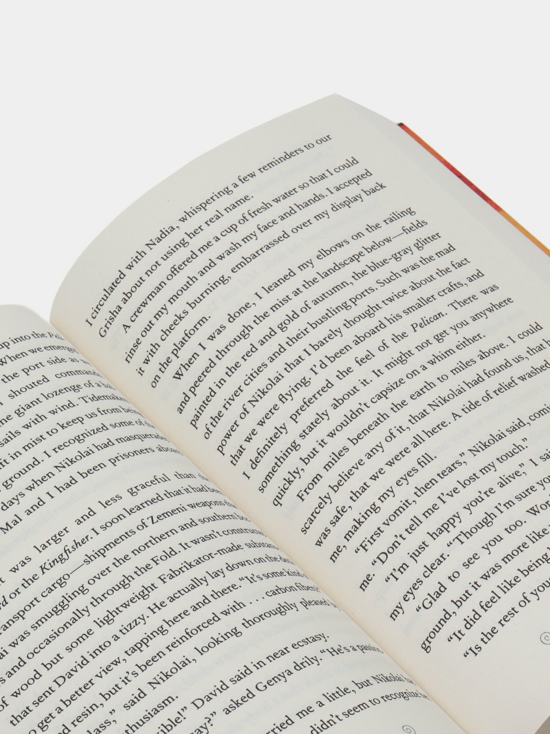 Книга "Shadow and Bone", 3 книги, фэнтези, мягкий переплёт, подарочная, на английском языке — фото 1